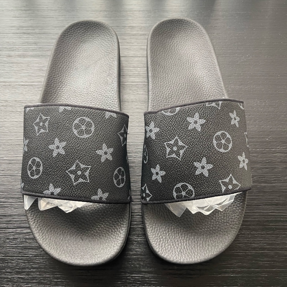 Classic sides with Black and Gray monogram size 45 EU Slide Sandals
